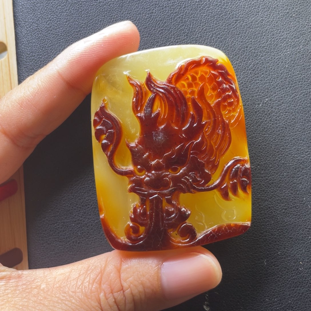 琥珀未镶嵌颈饰天然的琥珀蜜蜡