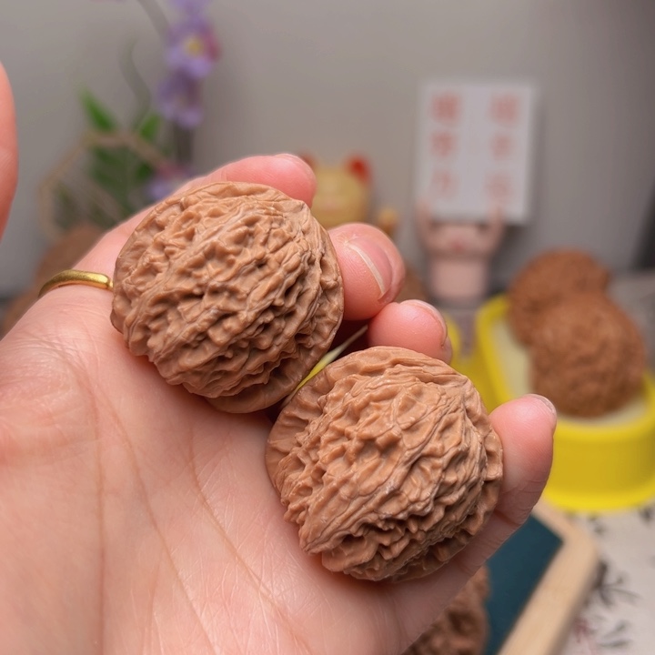 文玩核桃吊坠、三角白34