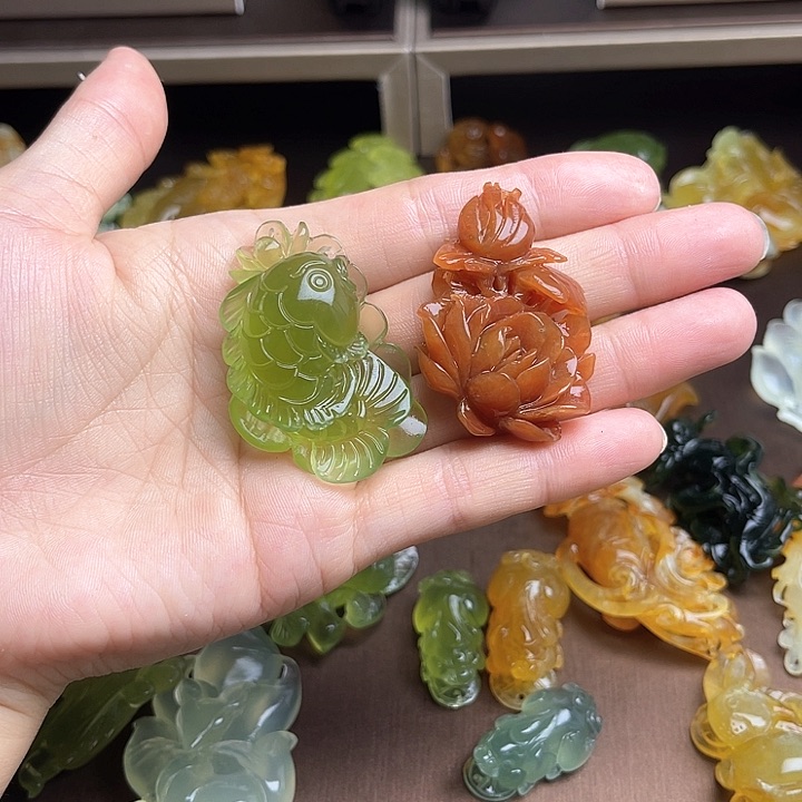 蛇纹石玉颈饰未镶嵌用****5