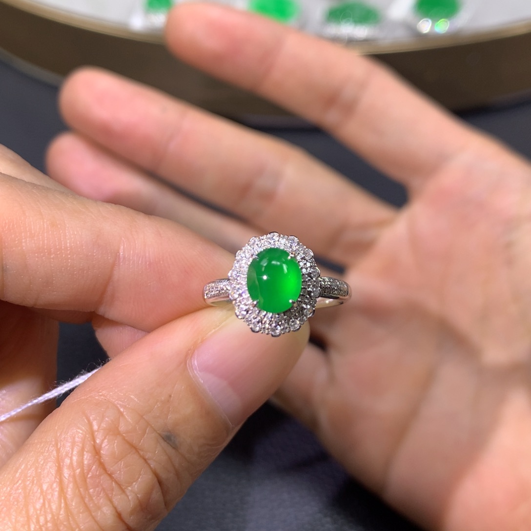 翡翠戒指18K金镶嵌翡翠