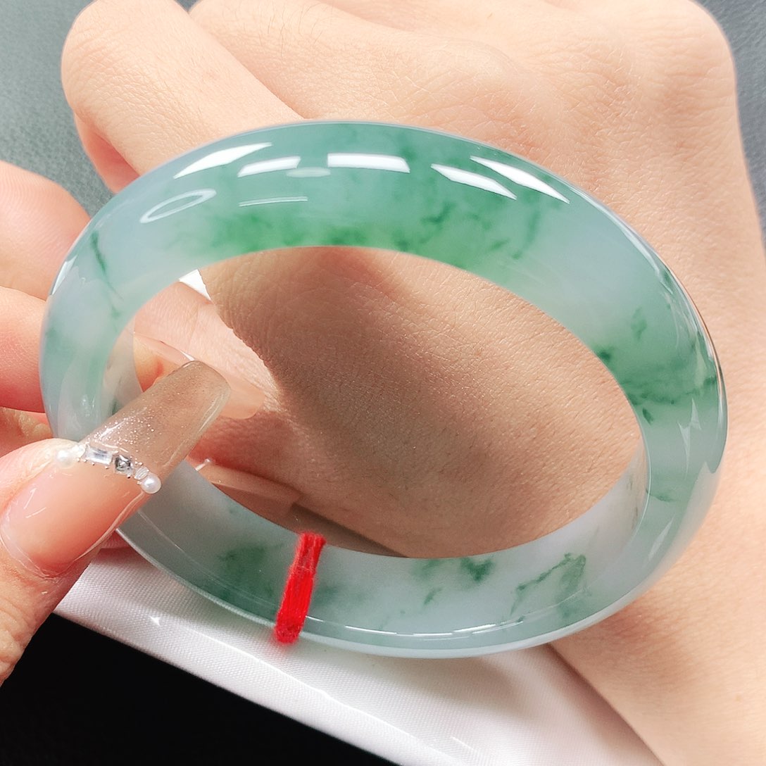 翡翠手镯未镶嵌58圈