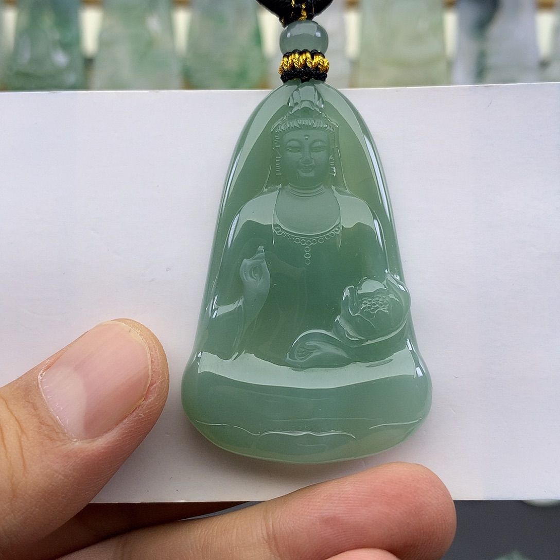 ****N翡翠未镶嵌颈饰素衣