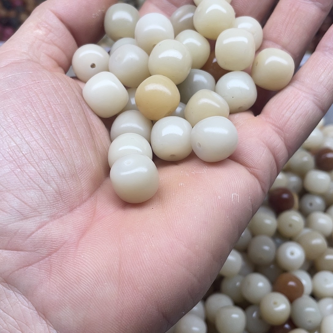 吊坠白玉菩提14三色桶30颗➕灯牌宠30颗