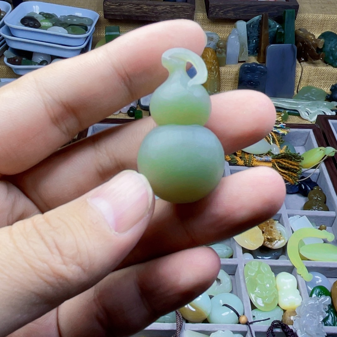 素***仁和田玉未镶嵌颈饰