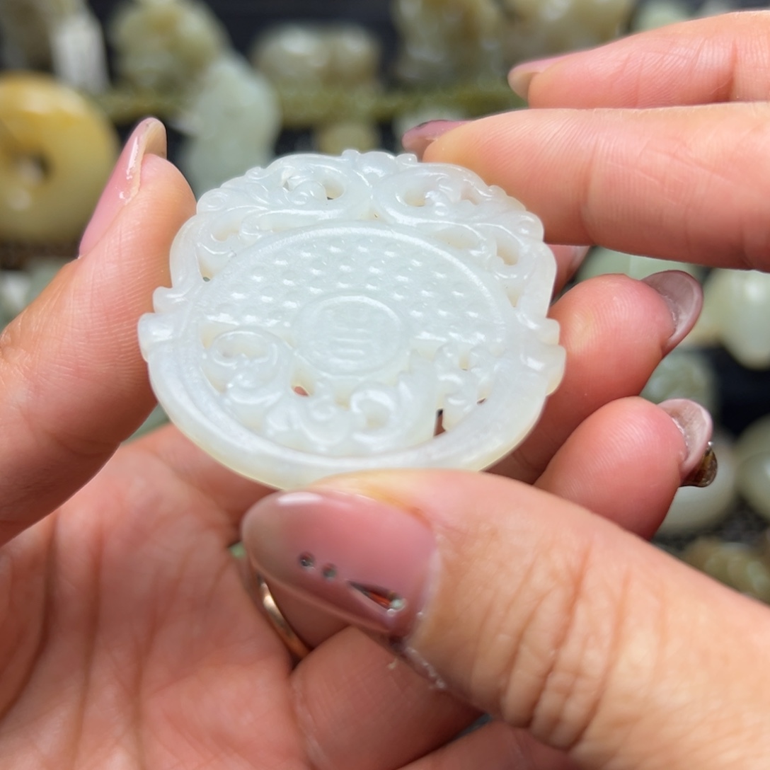 和田玉未镶嵌颈饰