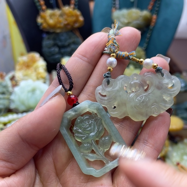 蛇纹石玉未镶嵌颈饰