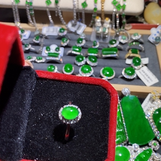 翡翠未镶嵌戒指戒指