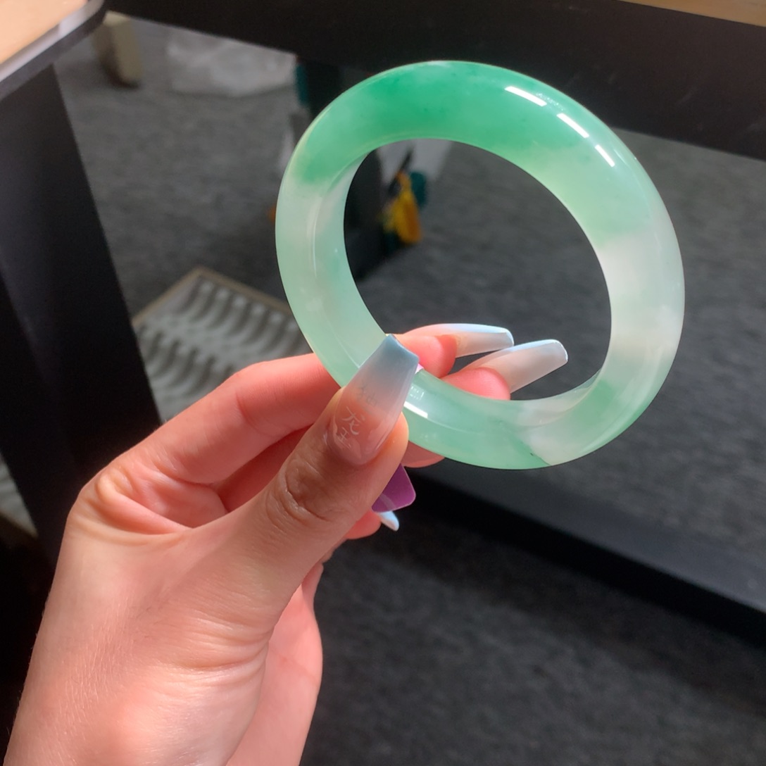 石英质玉手镯未镶嵌狼**星