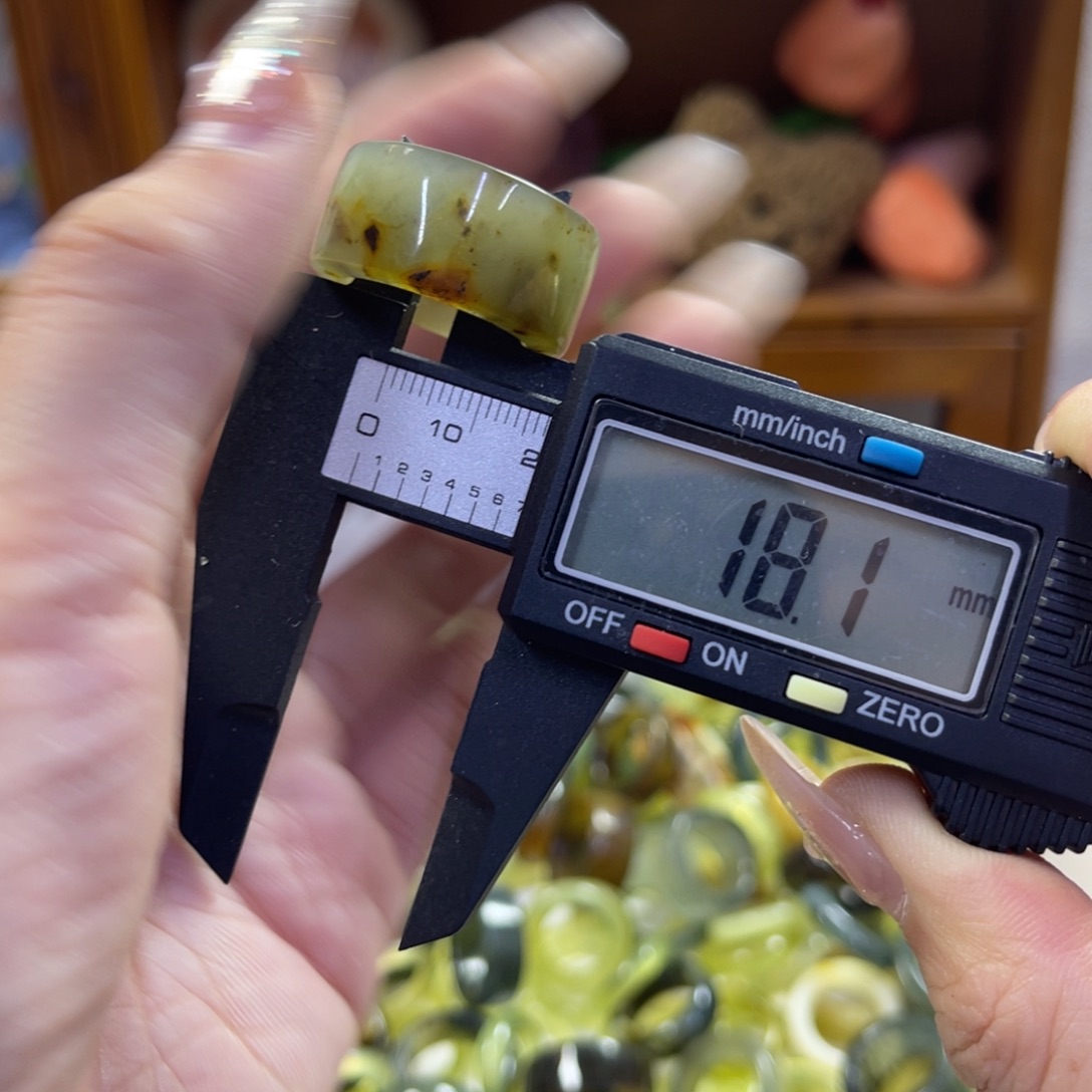 蛇纹石玉未镶嵌手镯75