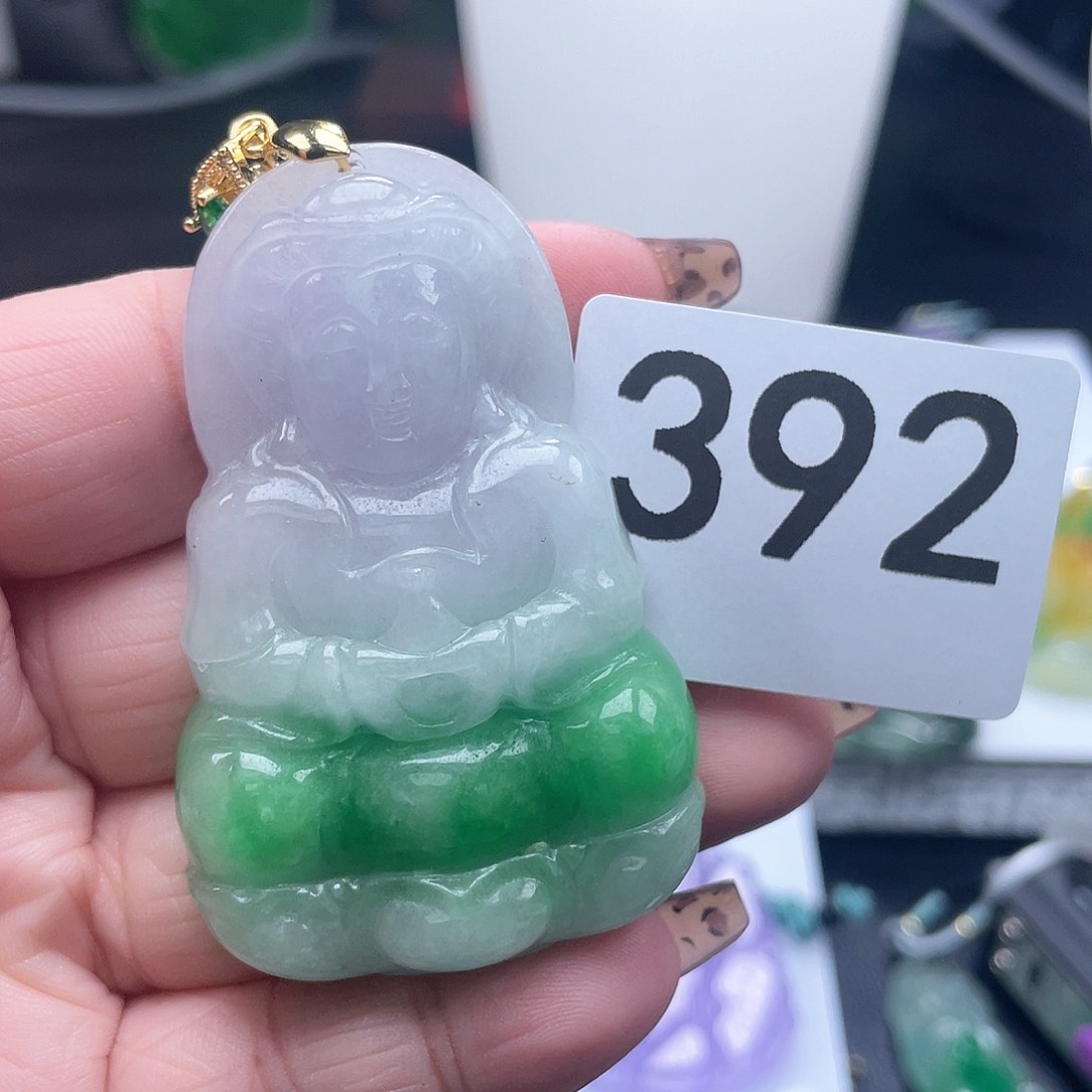 翡翠吊坠(赠链)未镶嵌