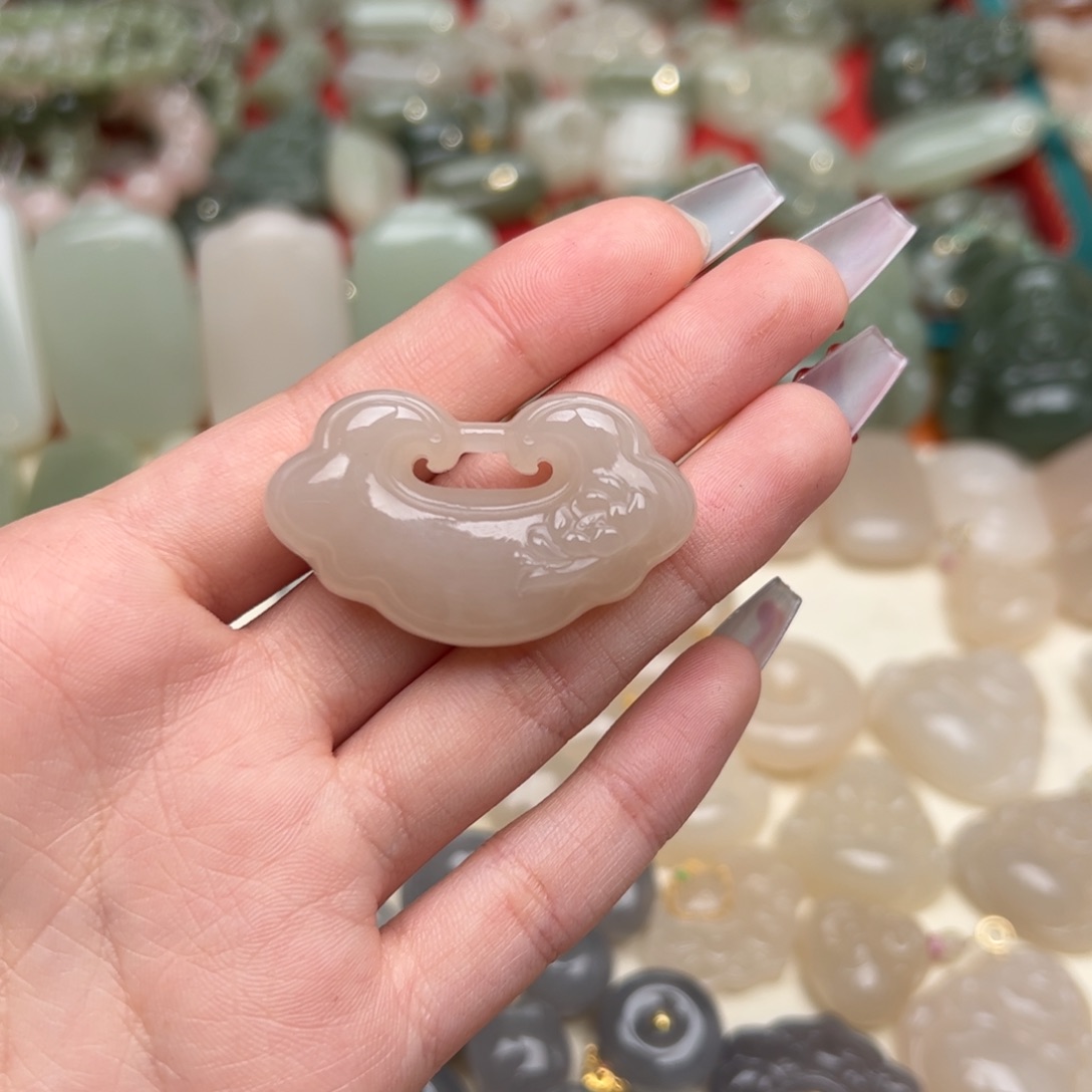 和田玉耳坠未镶嵌四****姨