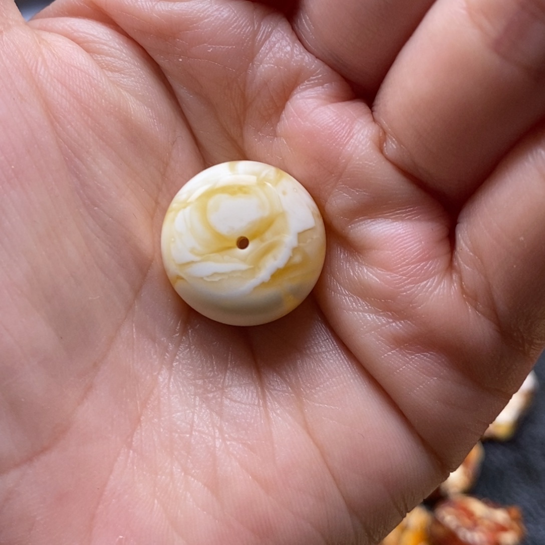 定制琥珀未镶嵌蜜蜡