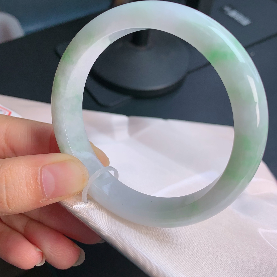缅甸天然a货翡翠58圈口飘花手镯