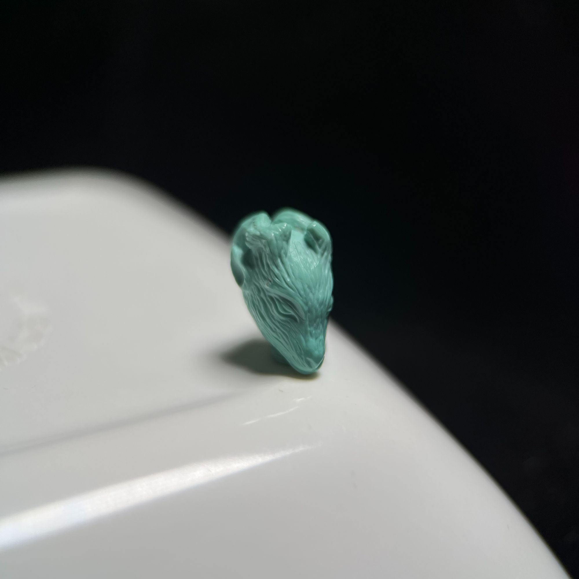 山与枢原矿绿松石手工雕刻鹿头文玩三通背云俏色高瓷玉化地大质检