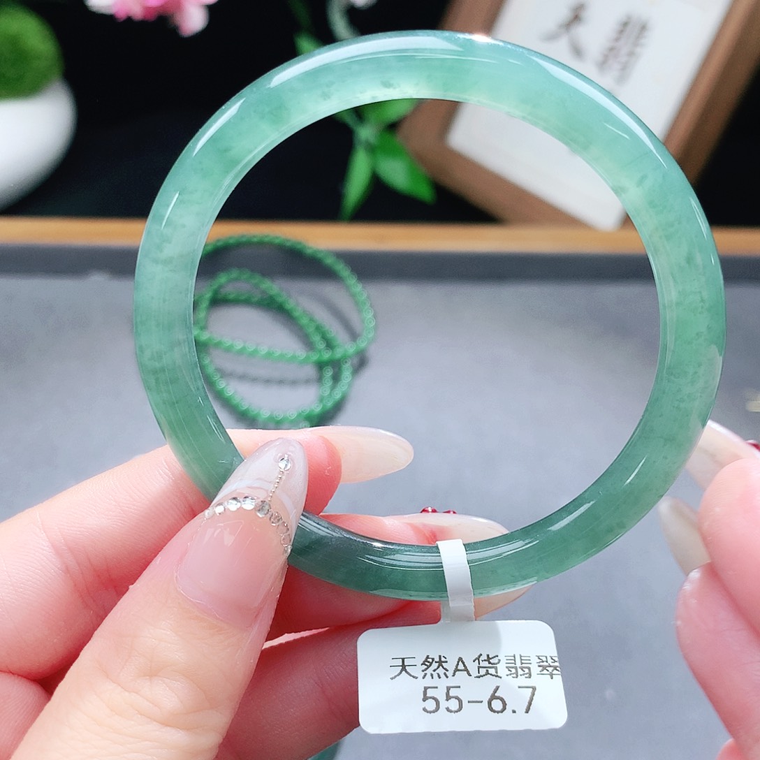 翡翠手镯（圆镯）未镶嵌