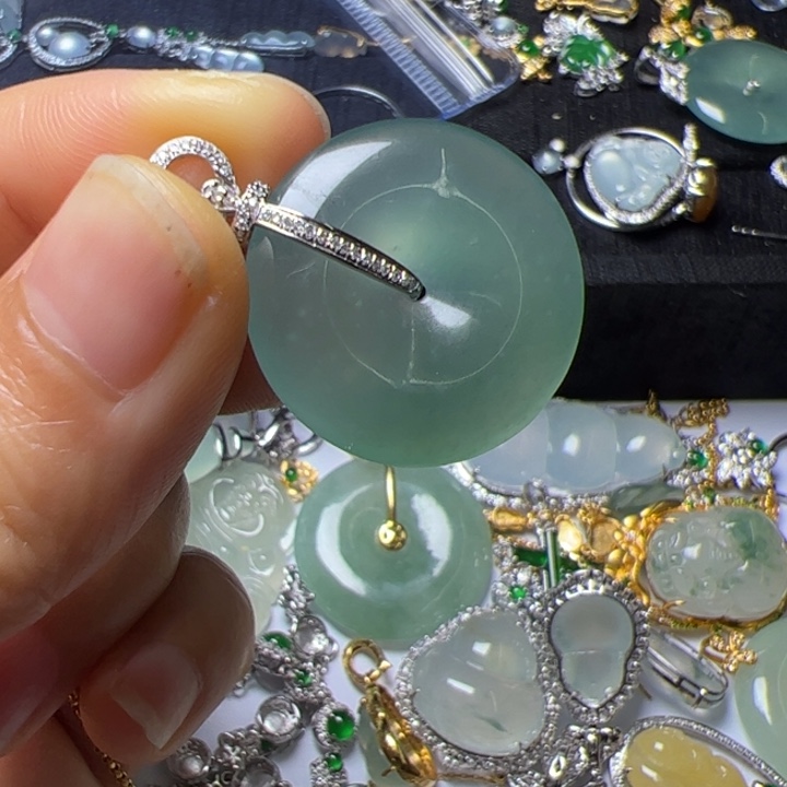 翡翠吊坠(不含链)18K金镶嵌翡翠吊坠项链