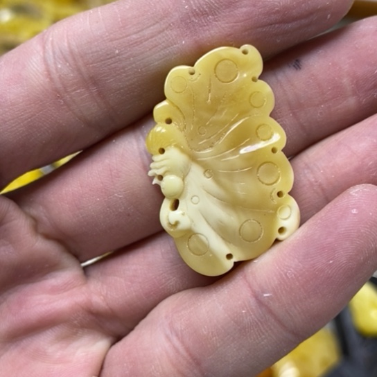 蜜蜡裸石未镶嵌吊坠