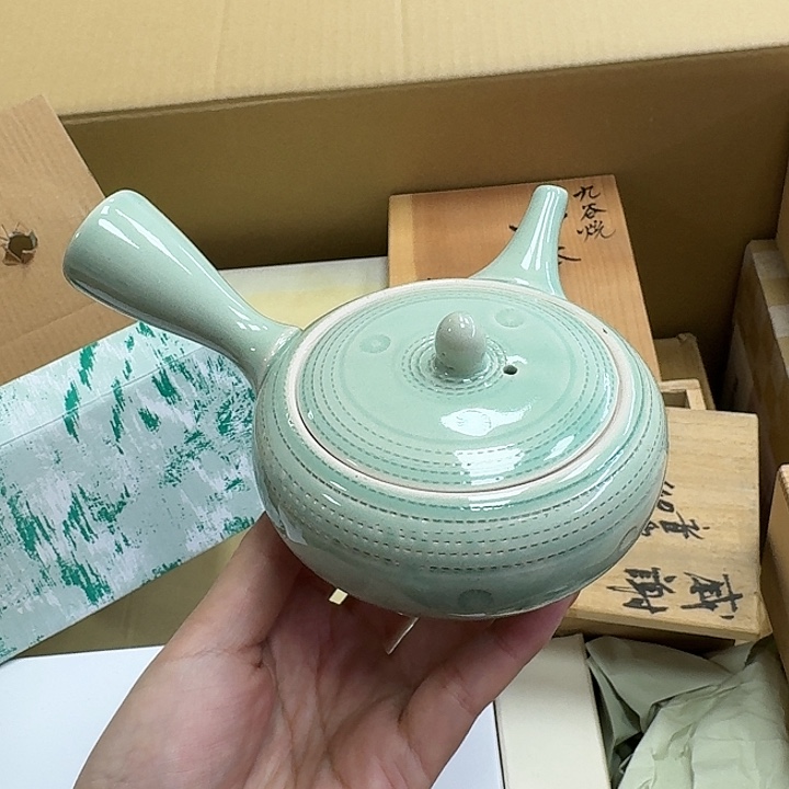 精品瓷器。              