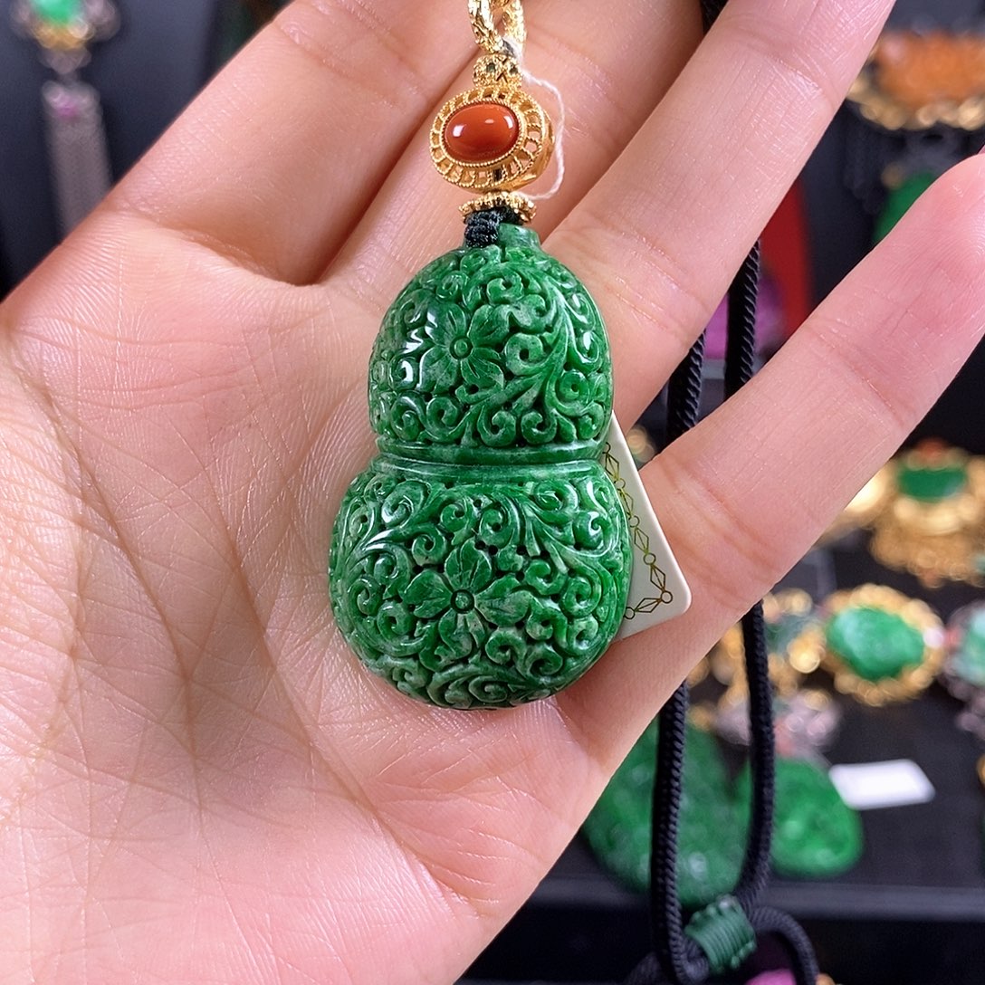 翡翠未镶嵌颈饰吊坠