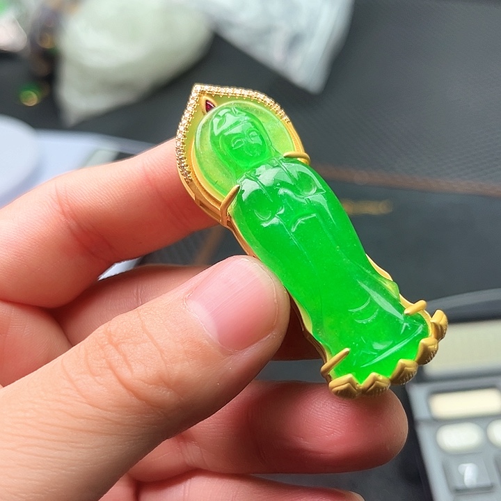 翡翠颈饰未镶嵌啊啊