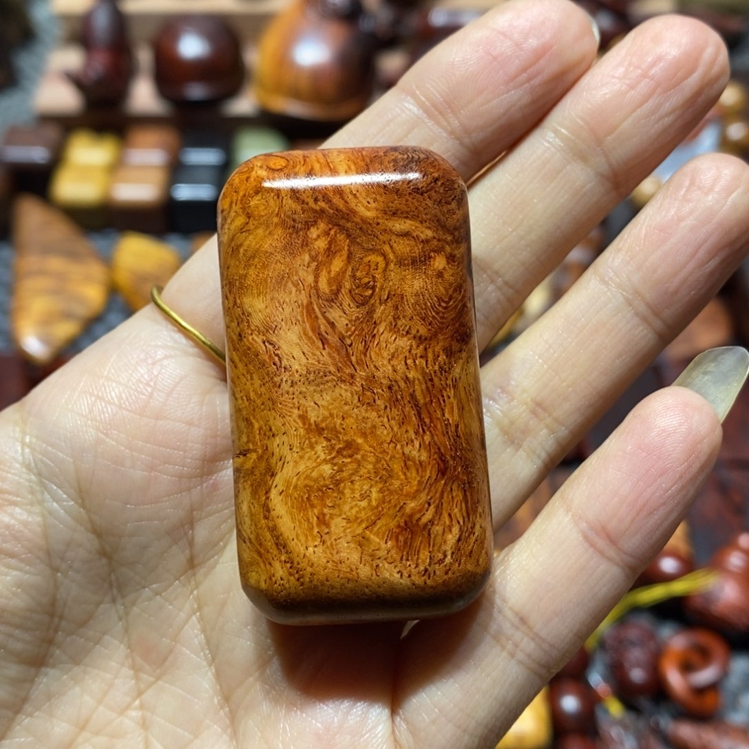 齐***胜大果紫檀（缅甸花梨）瑕疵