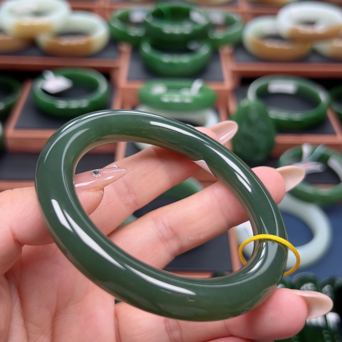 未镶嵌手镯和田玉5657圈口