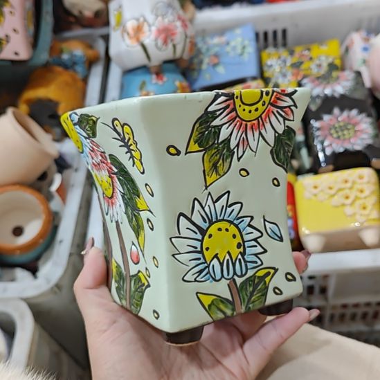 当场拍满15元发货不凑不发，花盆盆口不方不圆有针孔黑点是正常的，