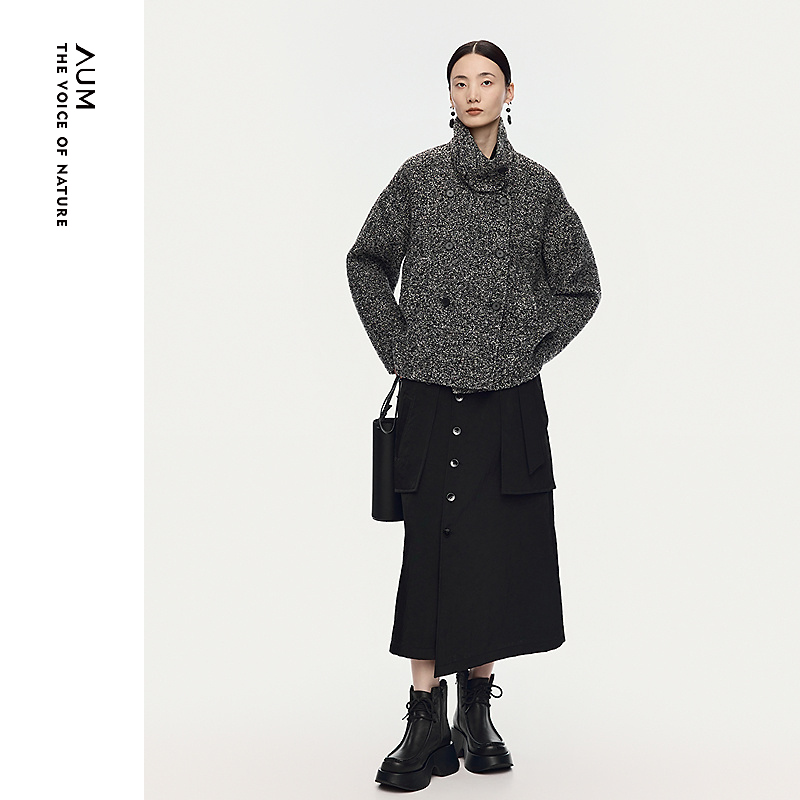 AUM噢姆25年冬季潮流双排扣气质复古灰高领花呢短外套M1FZ43038