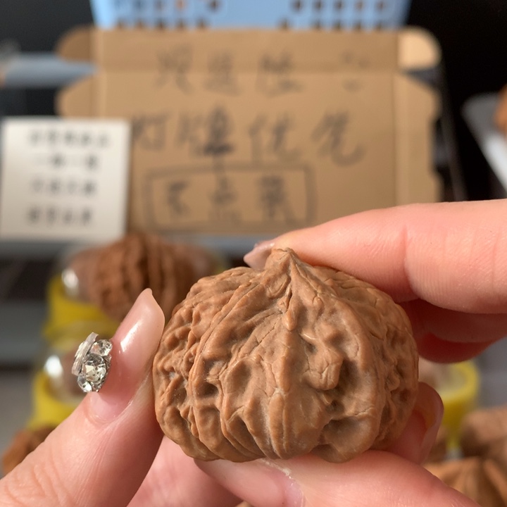 越***好吊坠文玩核桃异形单只，有瑕疵