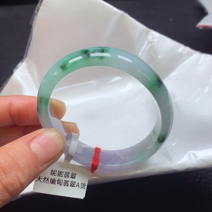 翡翠手镯（贵妃镯）未镶嵌52圈