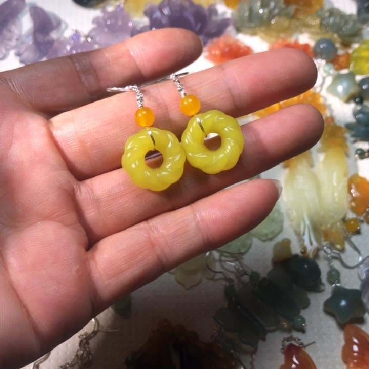 昱***虫蛇纹石玉未镶嵌耳坠