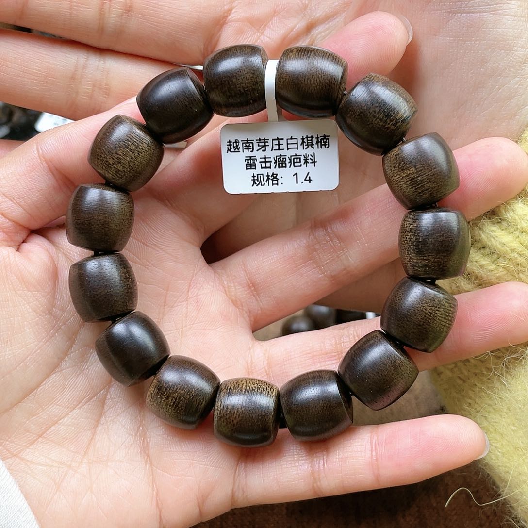 沉香手串为**为越南芽庄白奇楠雷击瘤疤料1.4