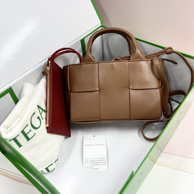 未使用/芬迪/包包/[251218NKWC]/C14031886604