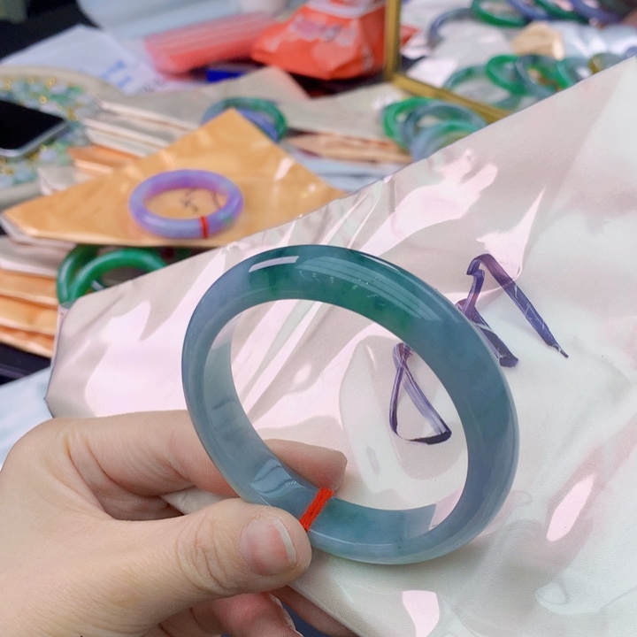 翡翠手镯未镶嵌翡翠手镯