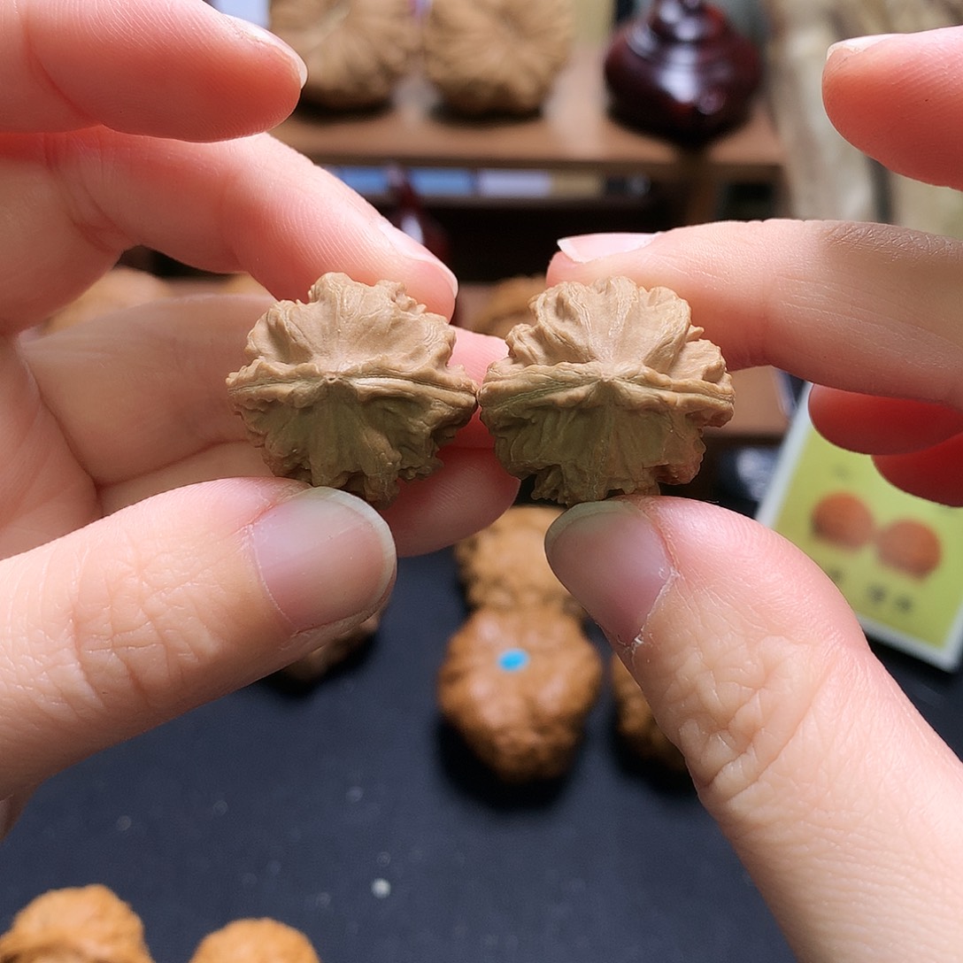 文玩核桃吊坠小霸王龙手捻