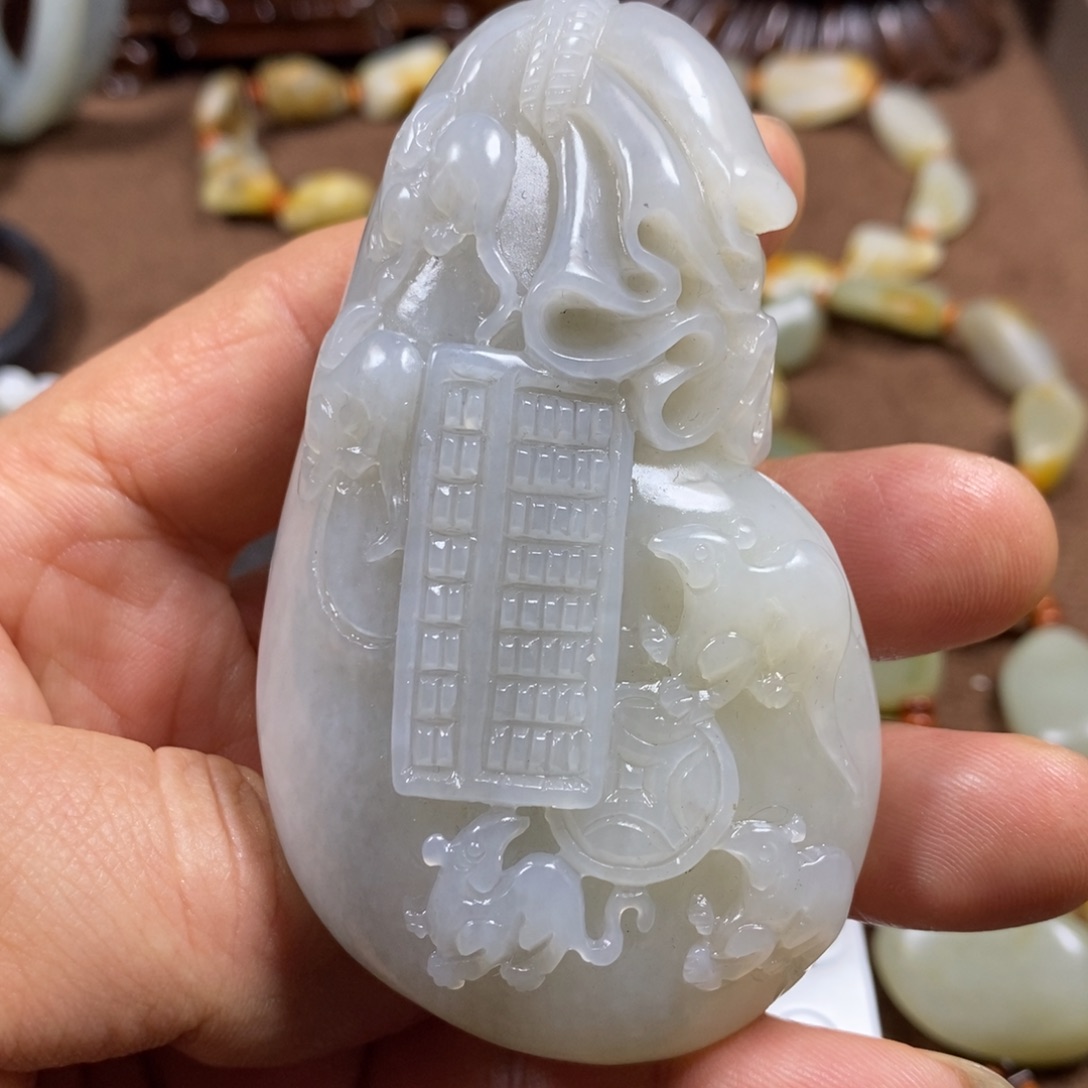 和田玉未镶嵌把件