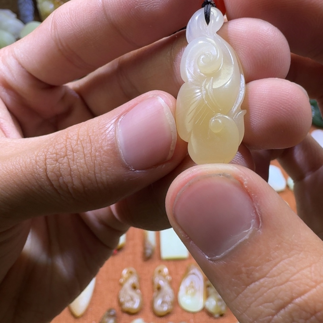 和田玉颈饰未镶嵌