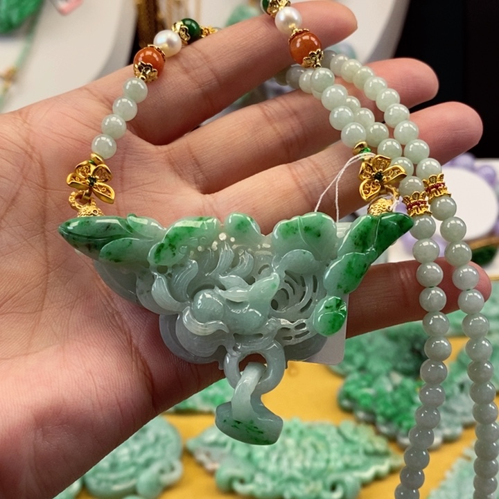 翡翠颈饰未镶嵌翡翠吊坠