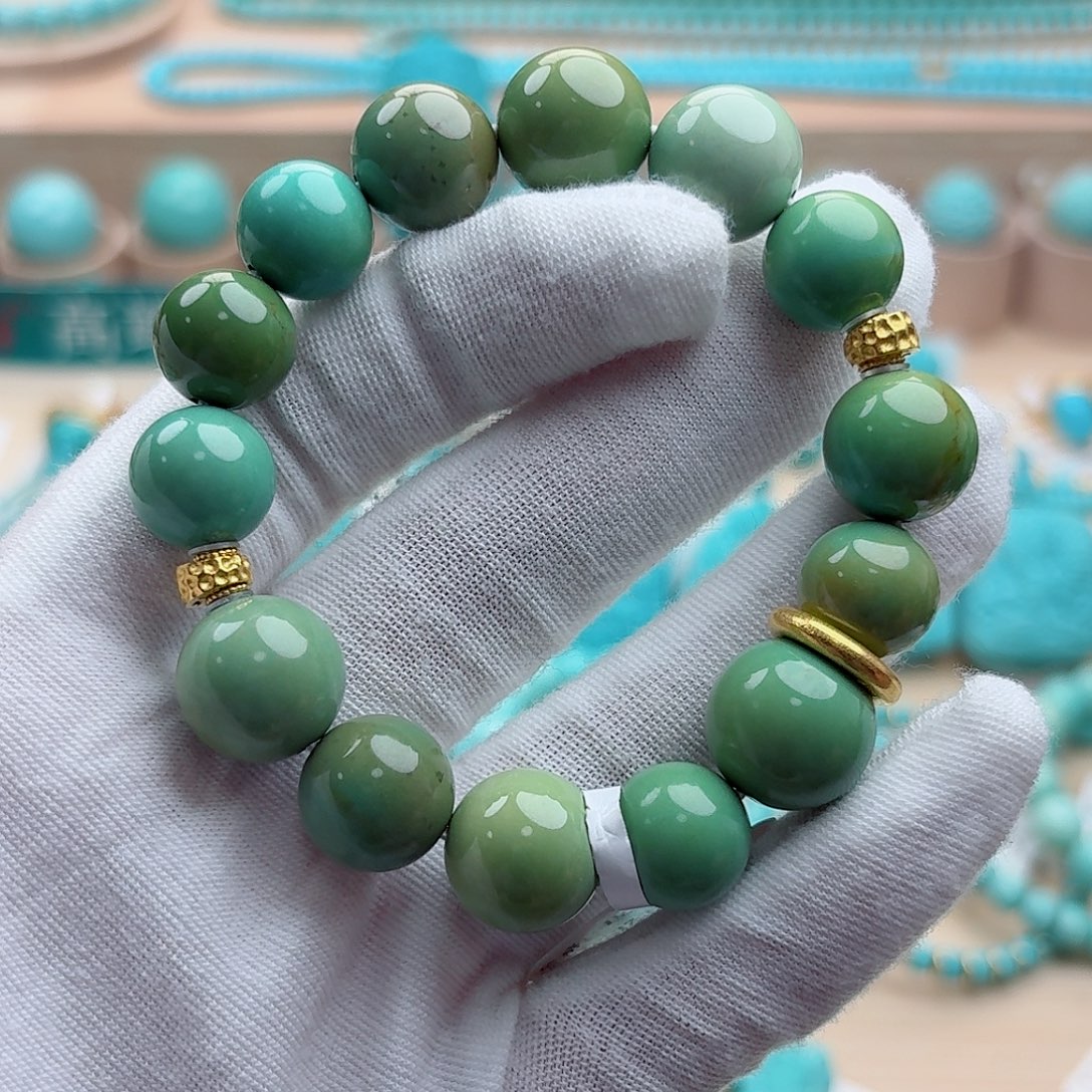 绿松石未镶嵌珠宝奇石