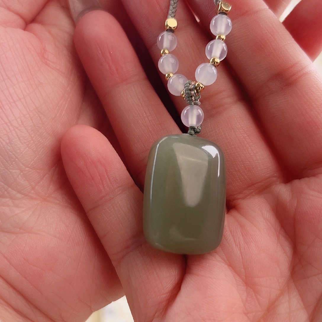 和田玉吊坠(赠链)未镶嵌乌***盐