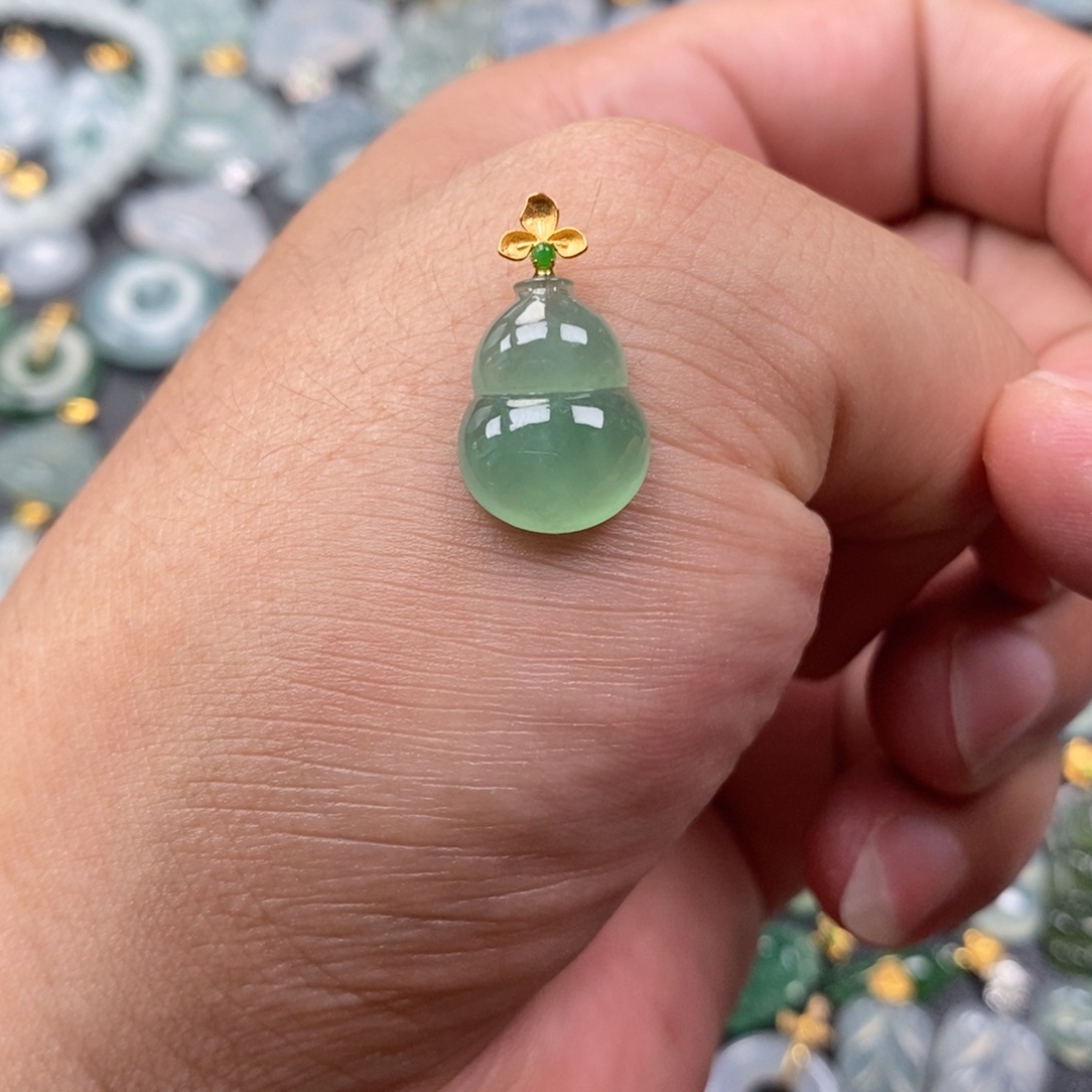 新***作翡翠18K金镶嵌颈饰