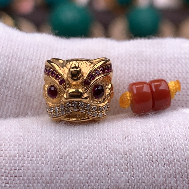 南红玛瑙车挂18K金镶嵌