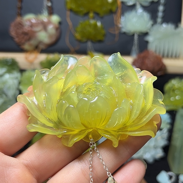 蛇纹石玉未镶嵌颈饰