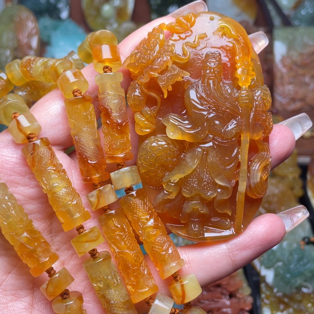 蛇纹石玉未镶嵌颈饰若***生