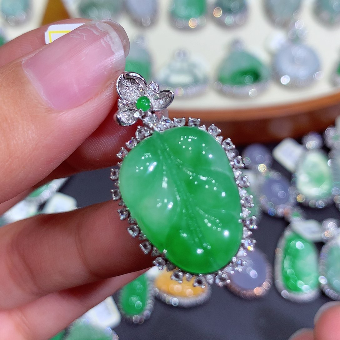 翡翠吊坠(不含链)18K金镶嵌