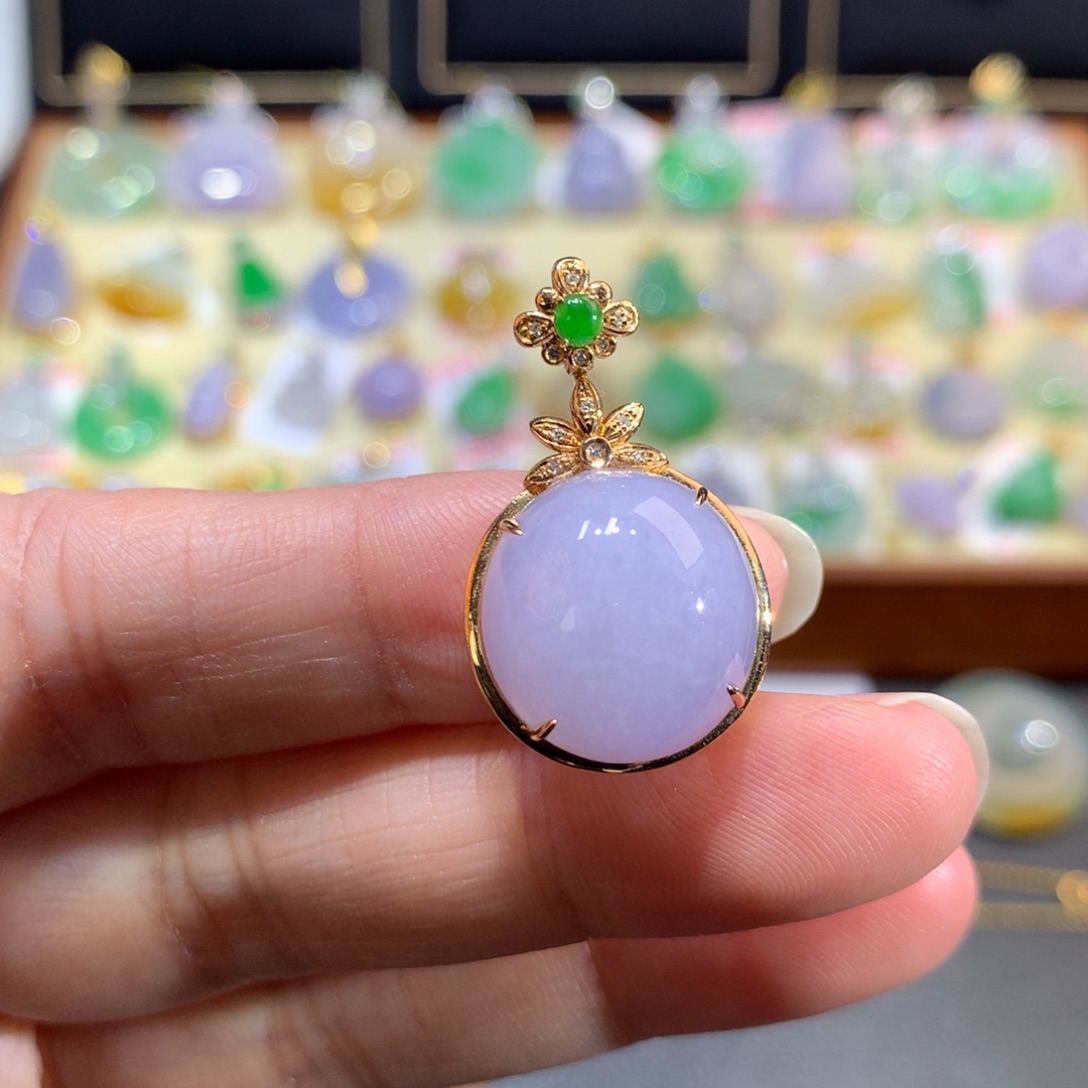 波***波翡翠18K金镶嵌颈饰