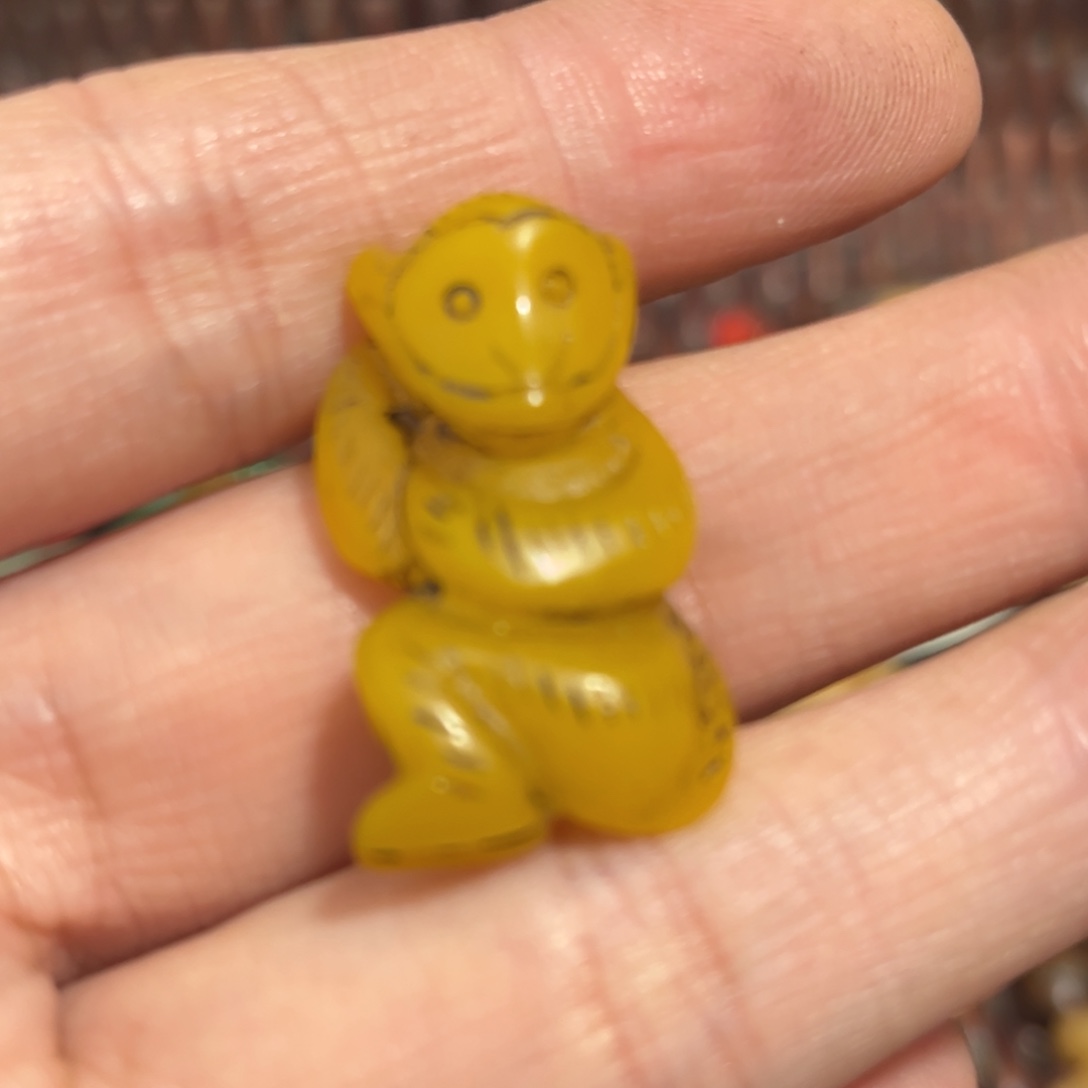 玉***龙和田玉（糖玉）未镶嵌颈饰挂件一个一拍