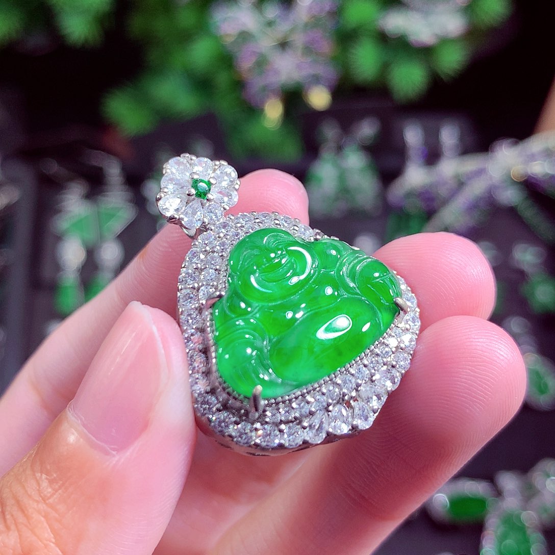 颈饰未镶嵌翡翠天然