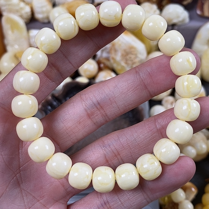 琥珀裸石未镶嵌?****?我