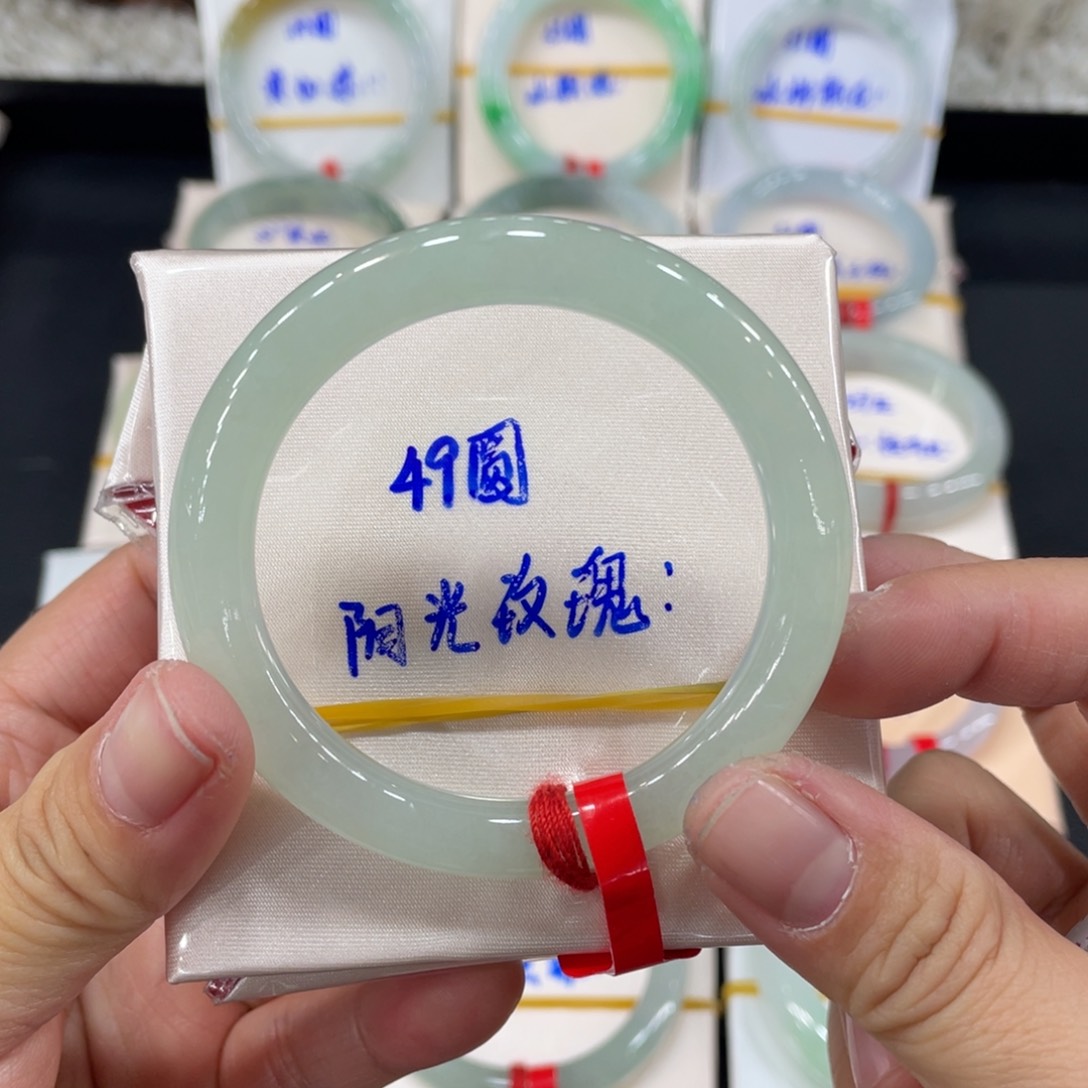 翡翠手镯未镶嵌缅甸翡翠天然翡翠